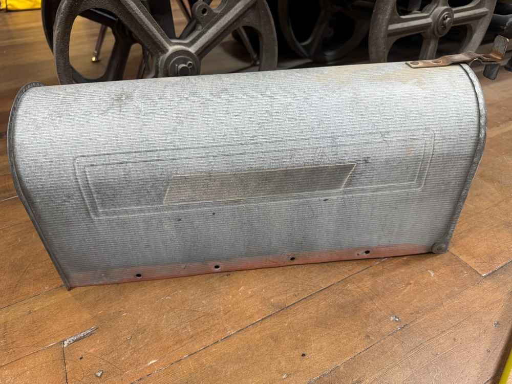 Vintage 1974 mailbox Jackes - Evans