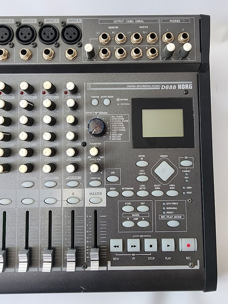 KORG D888 Digital Recording Studio Multi Track Recorder