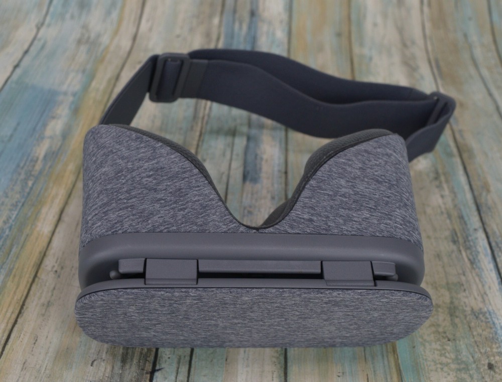 Google Daydream View VR Headset Grey Slate Smartphone Virtual Reality Controller