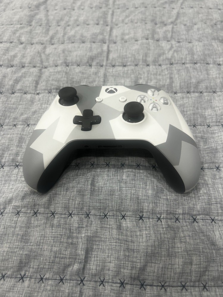 Microsoft Xbox One Black Home Console HDMI with 3 Wireless Controllers Included