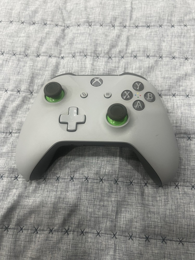 Microsoft Xbox One Black Home Console HDMI with 3 Wireless Controllers Included