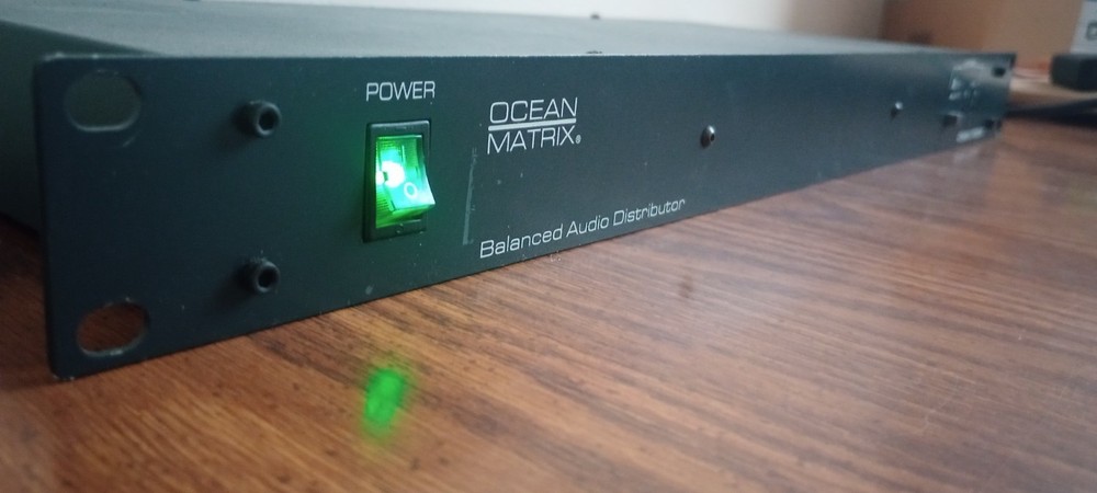 Ocean Matrix OMX-7004 Balanced Audio Distribution ~ Powers Up, Untested!