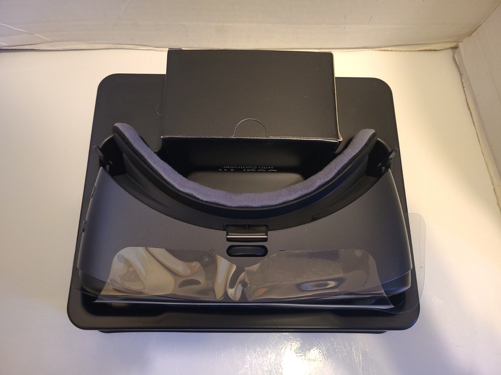 SAMSUNG Gear VR (2017 Edition) with Controller for Galaxy S8 New NOS