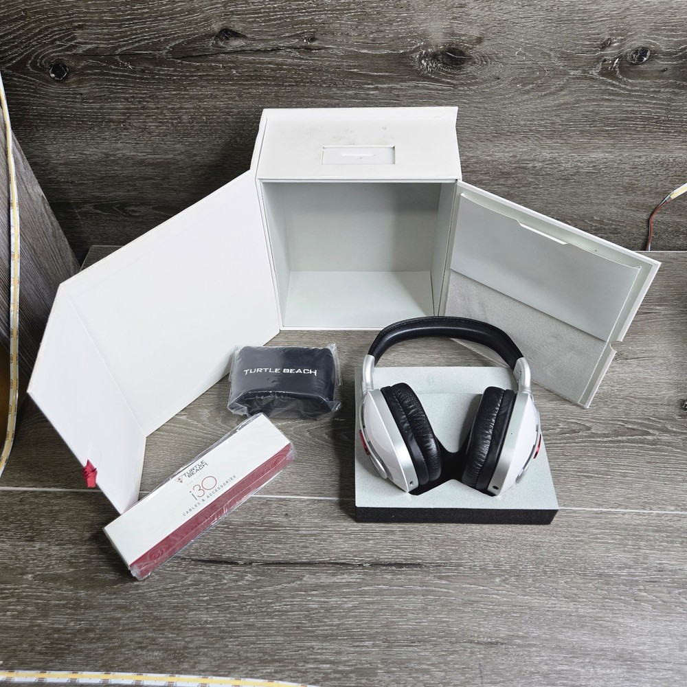 Turtle Beach Ear Force i30 Wireless Bluetooth Mobile Media Headset w/ Box & Acce