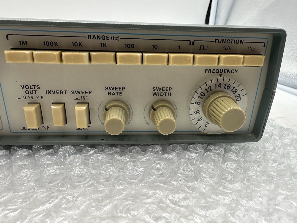 Tektronix CFG250 Function Generator 2MHz- Powers On- Not Fully Tested