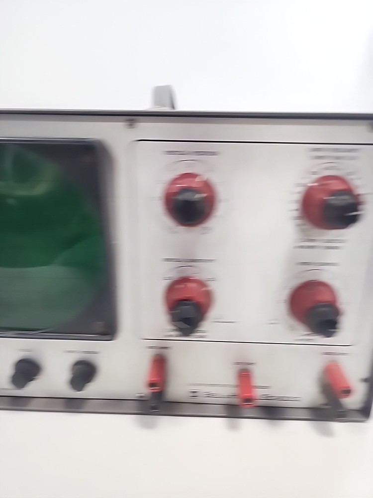 Devry Bell & Howell Schools Model 34 Oscilloscope Analyzer Powers Up