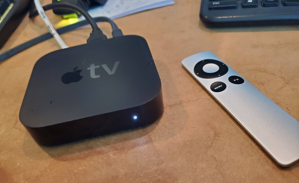 Apple TV (3rd Generation) Model A1427 w/ Remote & Power Cable - TESTED WORKING