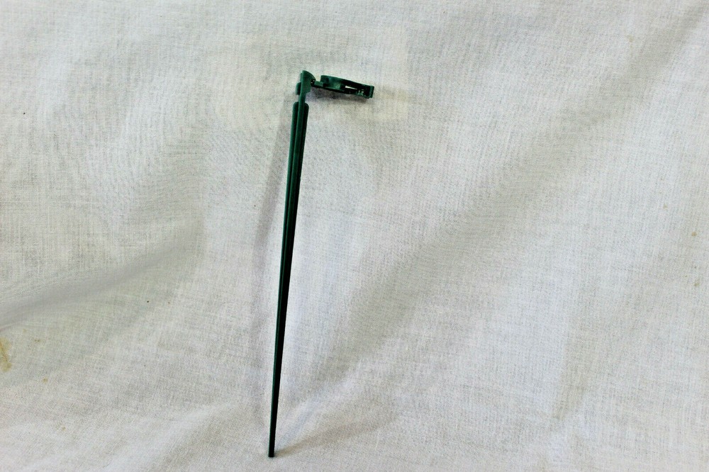 25 Count 7.5in.Universal Light Stakes NIB