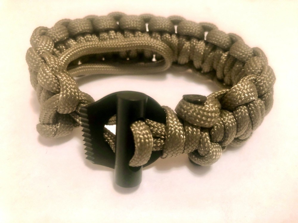 Fire Starter Bracelet Survival Adjustable Reflect Paracord Ferro Rod EZ Deploy