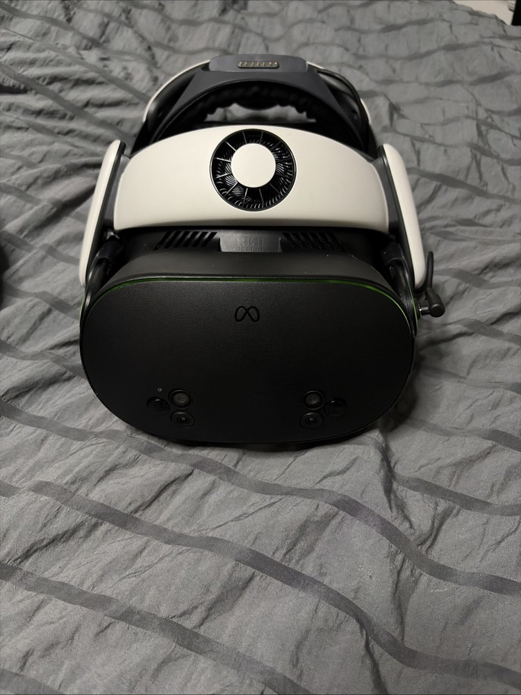 Meta Quest 3s Xbox Edition (With Carrying Case)