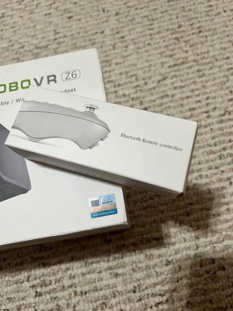 NEW IN BOX; BOBOVR 26 FOLDABLE/WIRELESS HEADSET w/ BLUETOOTH REMOTE CONTROLLER