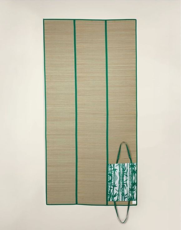 Avon On the Go Straw Mat