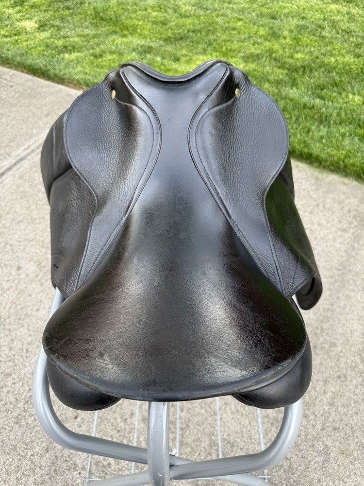 17.5” Schleese Infinity Dressage Saddle