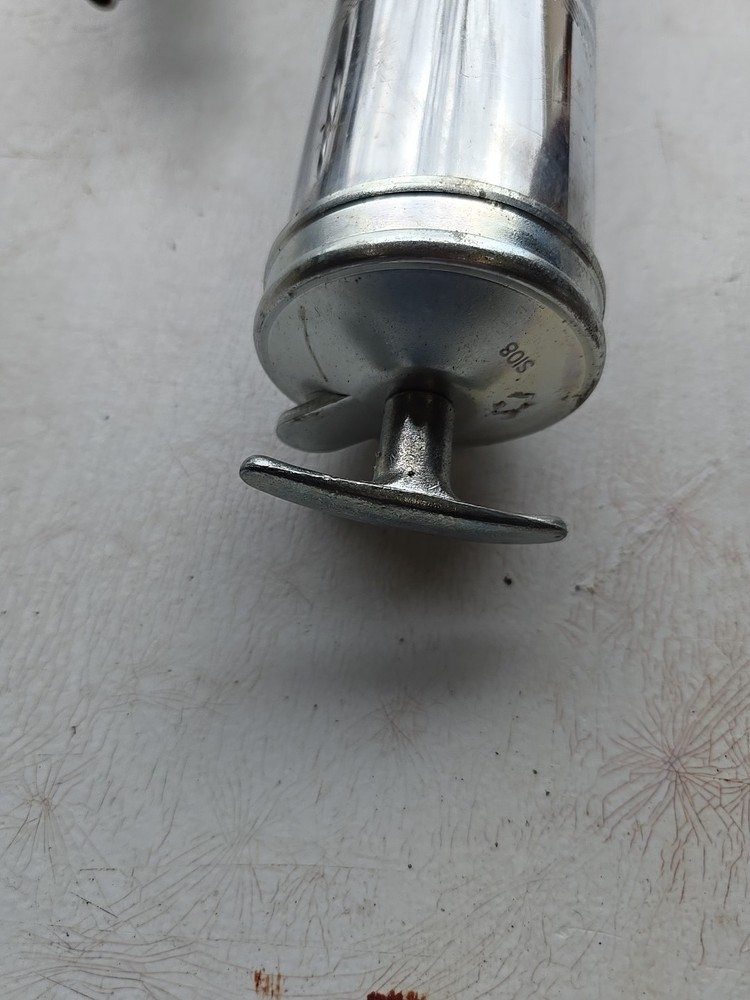 Air Grease Gun. By Central Pneumatic