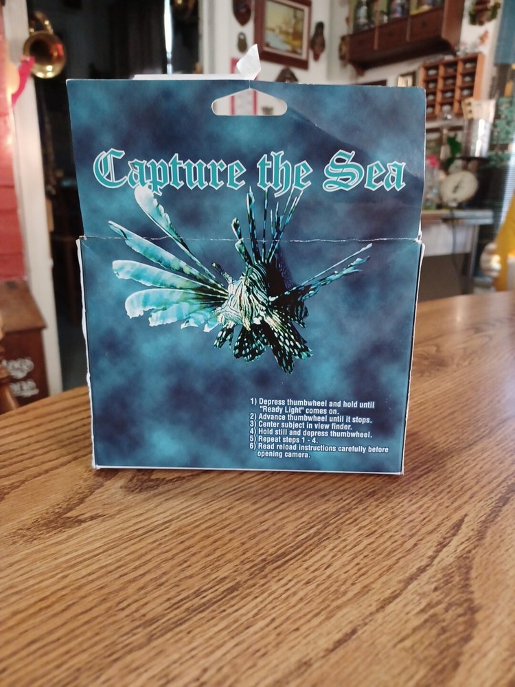 UNDER WATER 35MM FLASH CAMERA Reloadable "CAPTURE THE SEA"