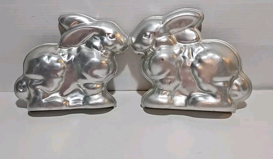 VTG Dimensional Bunny Rabbit Baking Pans 2- Piece