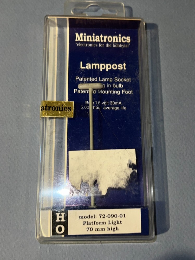 Miniatronics HO #72-090-01, Platform Light, 70mm High