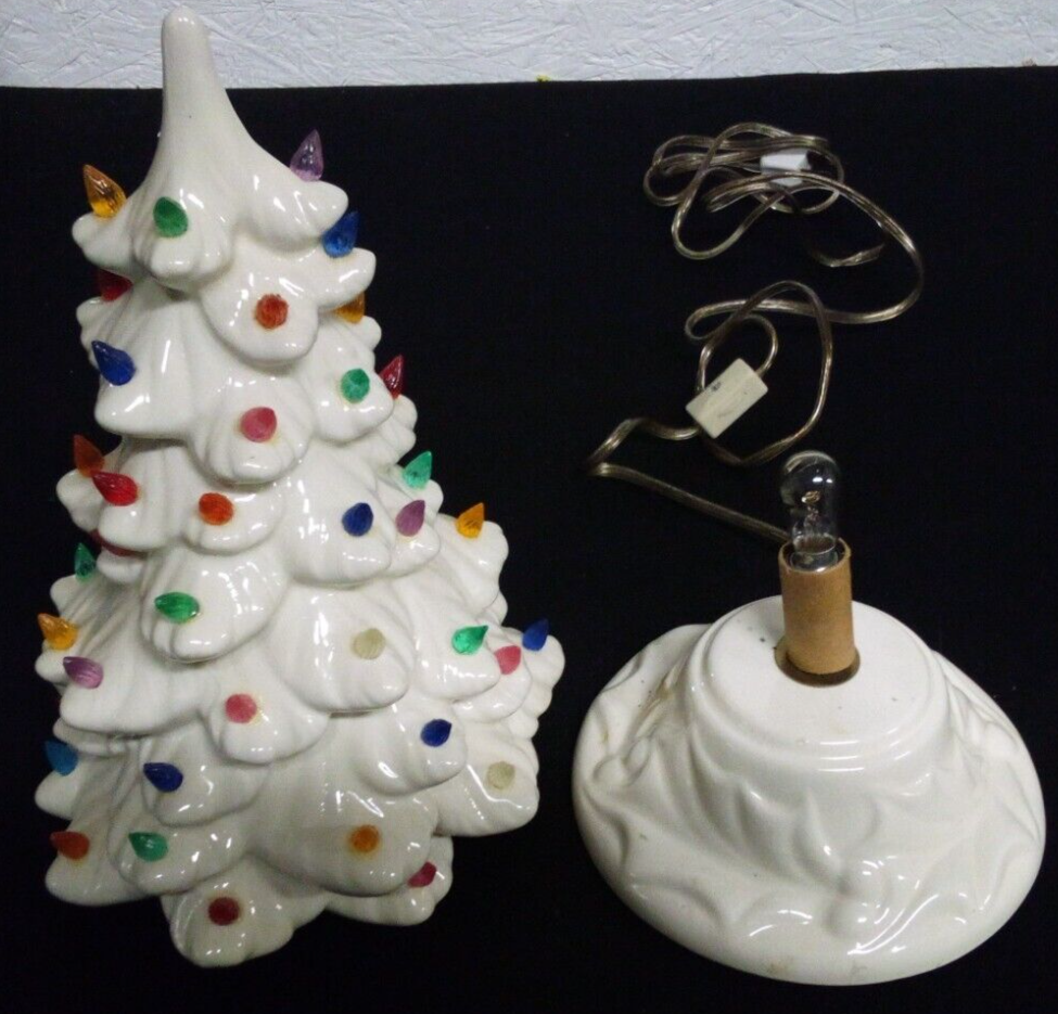 VTG 2 PC CERAMIC CHRISTMAS TREE LIGHTED 12" W/HOLLY BASE COMPLETE & WORKS h