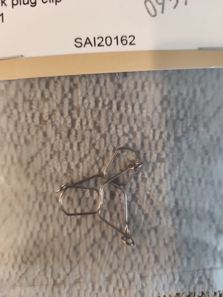 Saito Engine Spark Plug Clip Sai20162 G20 21