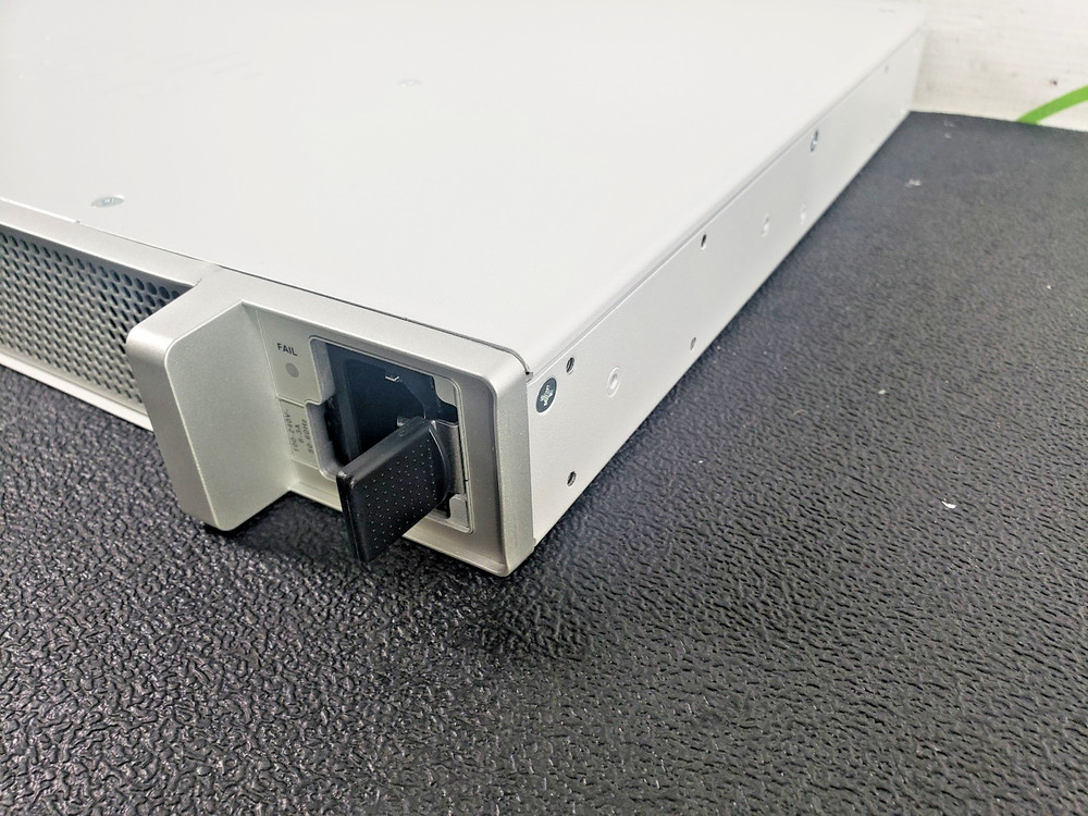 Cisco ENCS5408/K9 Enterprise Network Computer System No SSD No Module