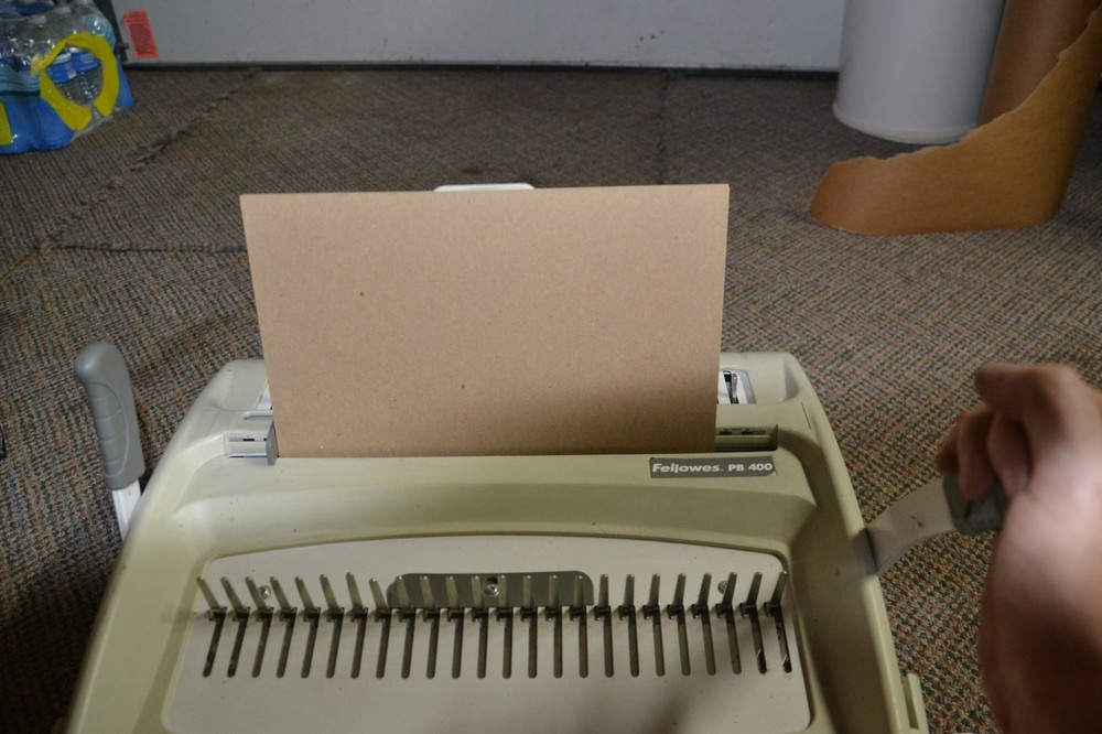 Fellowes PB400 Punch Comb Binding Combo Machine