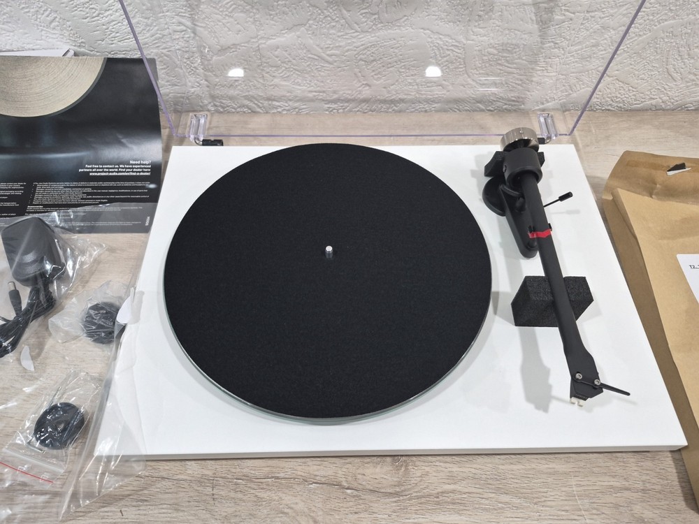 Pro-Ject - T2 Turntable - Satin White