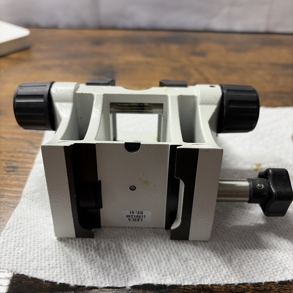 Leica dark phase condenser with stage from a DM6000M microscope