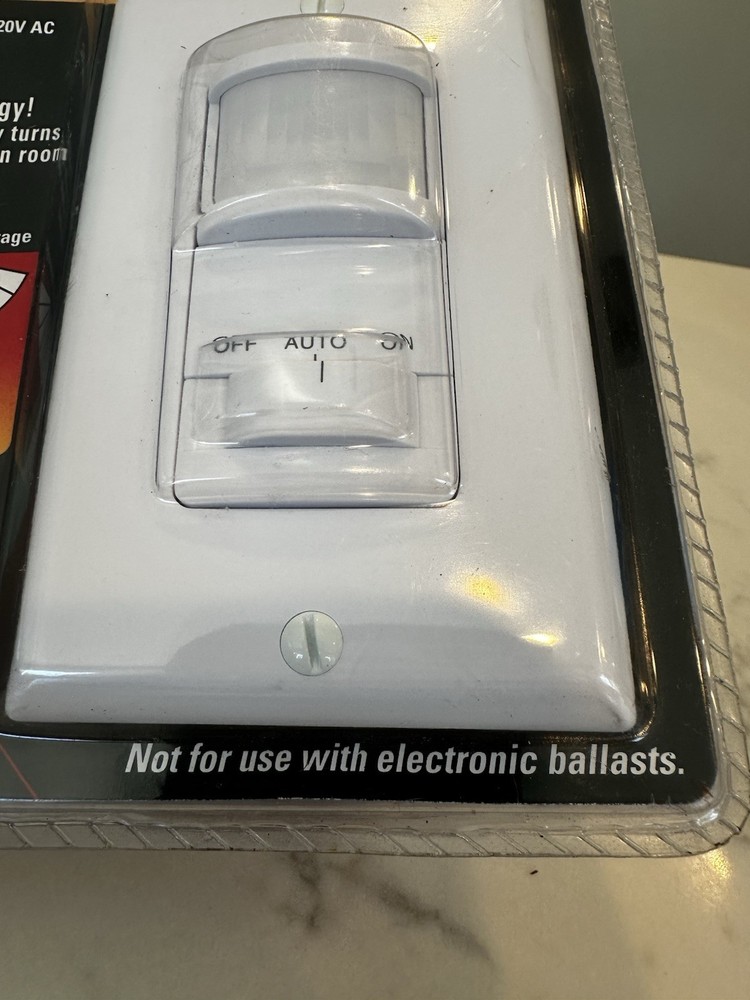 Cooper Wiring Devices K6105W Occupancy Sensor Wall Switch White 120V