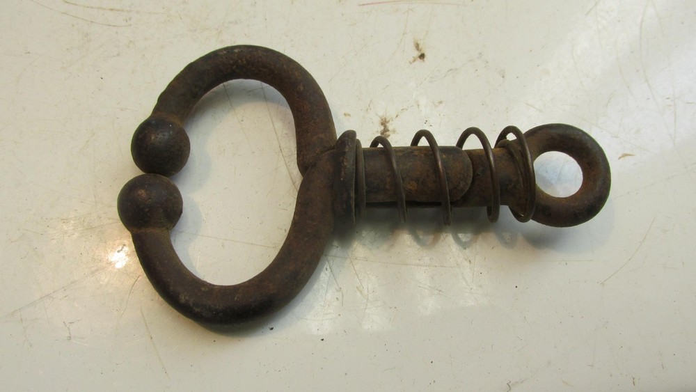 VNTG Spring Loaded Bull Nose Ring