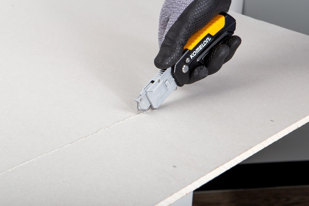 Folding 2-N-1 Utility Knife & Scraper