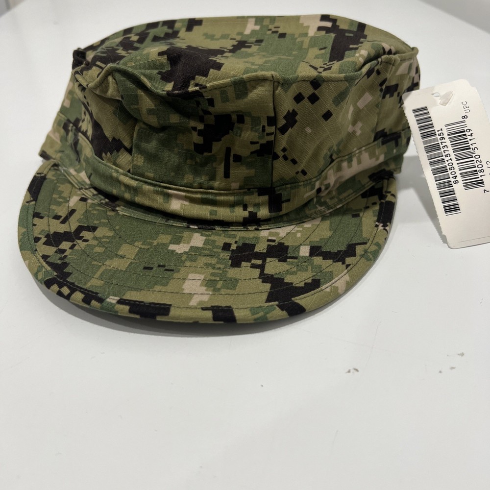 ￼ Navy Digital Eight Point Cap New Size 7 1/2