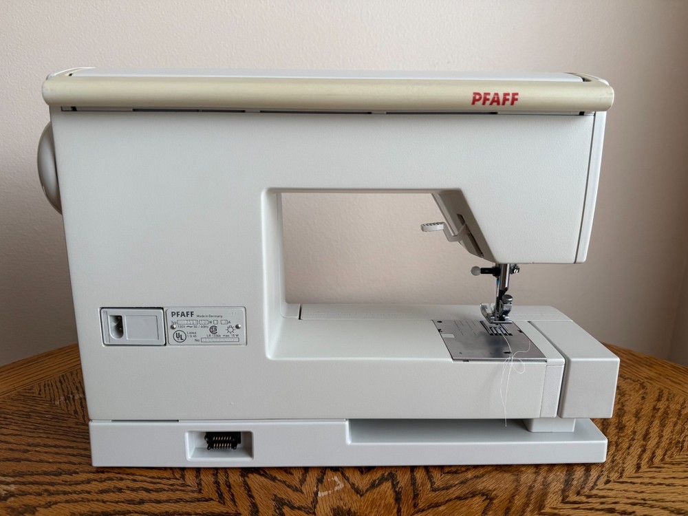 Pfaff Creative 7560 Sewing Machine