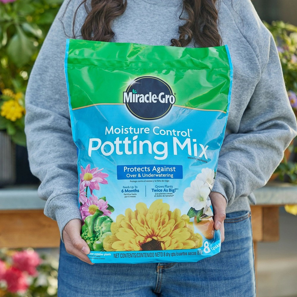 Miracle-Gro Moisture Control Potting Mix, For Container Plants, 8 qt.