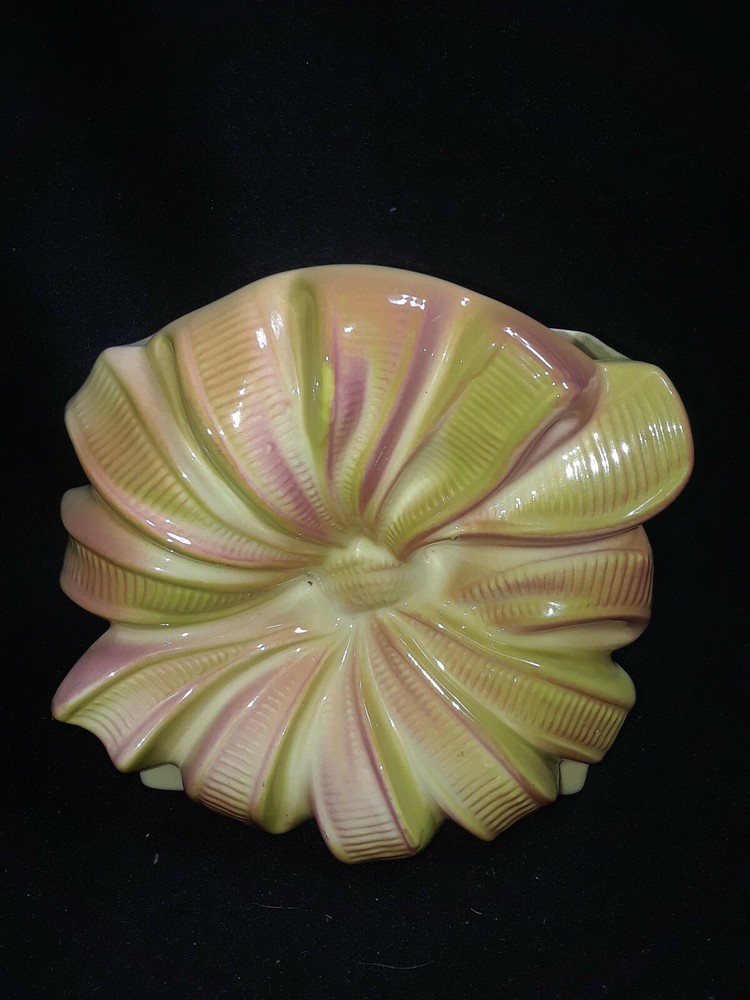 Gift Box with Bow Wall Pocket (U.S.A. -71)