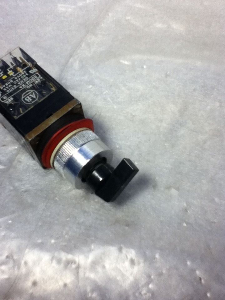 Allen-Bradley 800MR-HH2BB SERIES C SELECTOR SWITCH