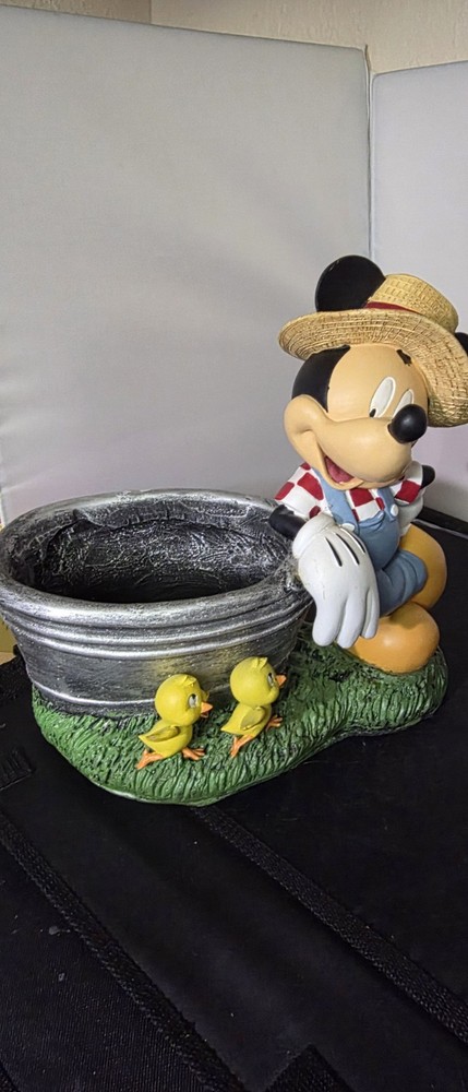 DISNEY FARMER mickey Planter