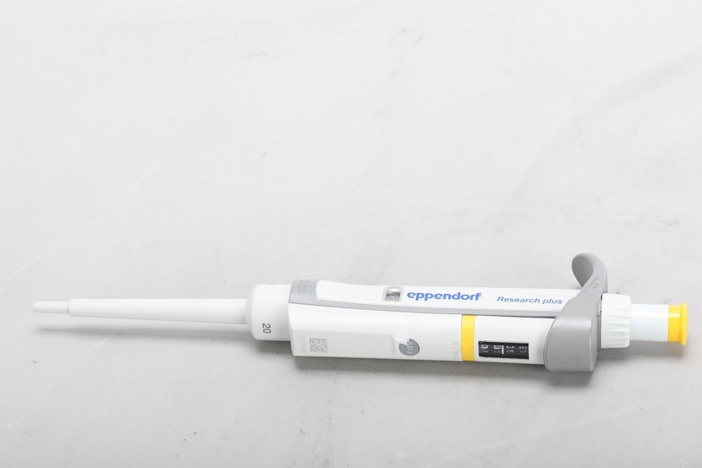 Eppendorf Research Plus Pipette 2-20uL Single Channel - Fair Condition
