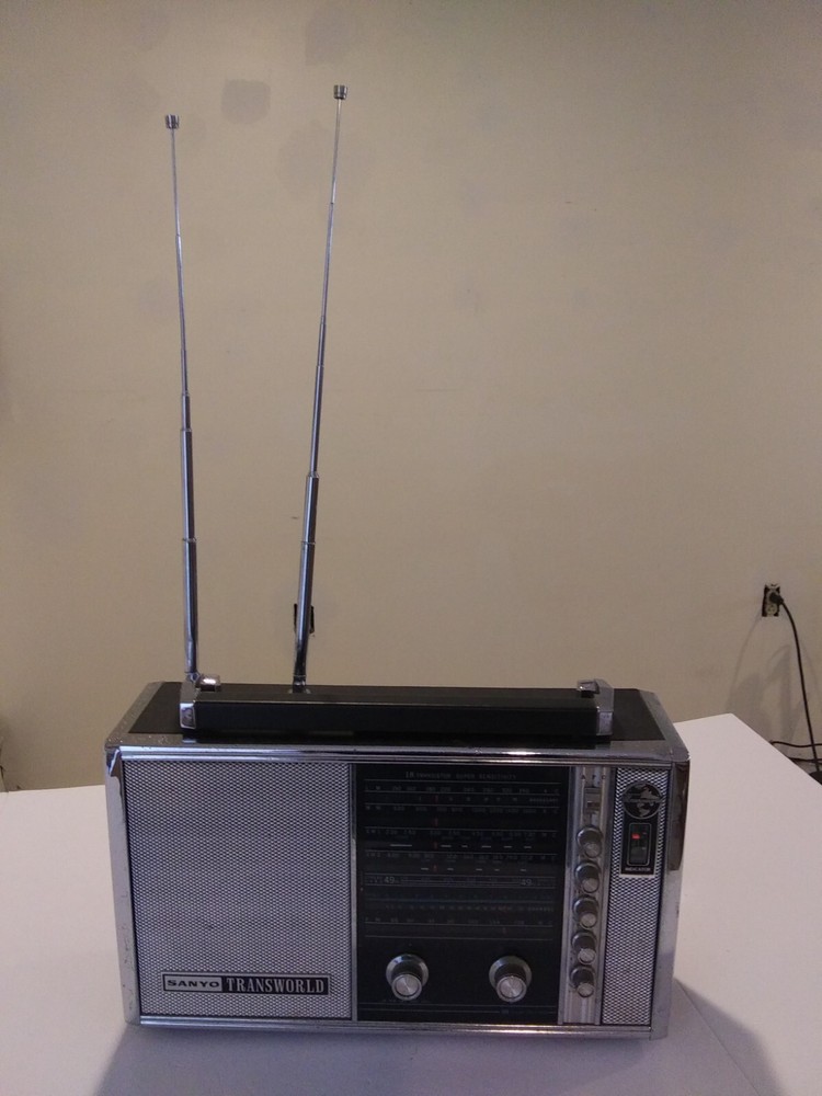 1968 Sanyo transworld model 18H-815