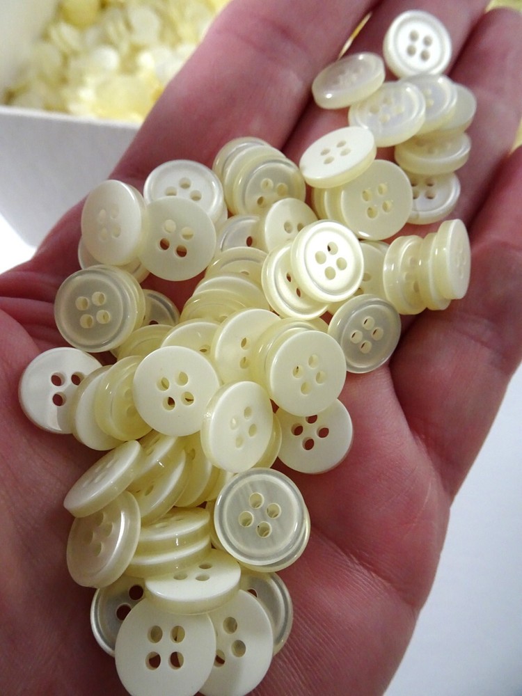 100 Off-White 4-Hole ACRYLIC BUTTONS 3/8"