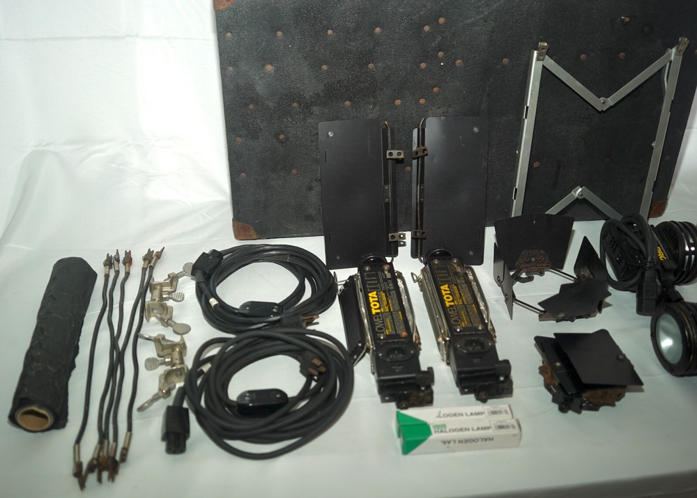 Lowel Tota (2) and Lowel Pro (2) Lighting Bundle Softbox and Case Tested