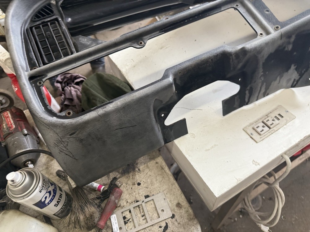 PETERBILT DASH SHELL 17 04228 201 SEE PICS