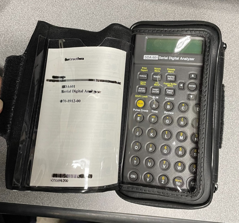 TEKTRONIX SDA 601 SERIAL DIGITAL ANALYZER ,Case and Power Cord
