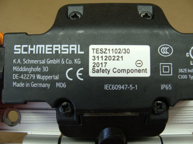 SCHMERSAL TESZ1102/30 HINGED SAFETY SWITCH