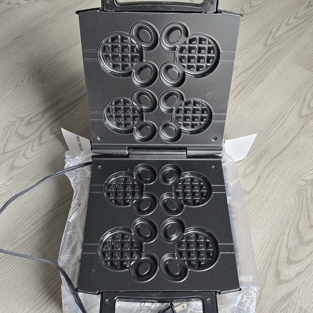 Disney Mickey Mouse Waffle Maker Model# DCM-4 Waffle On a Stick New