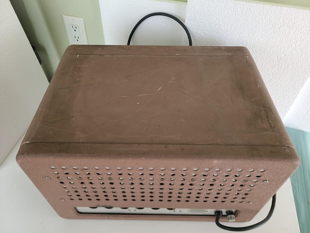 Hewlett Packard 650A Test Oscillator Unit, Powers Up, UNTESTED