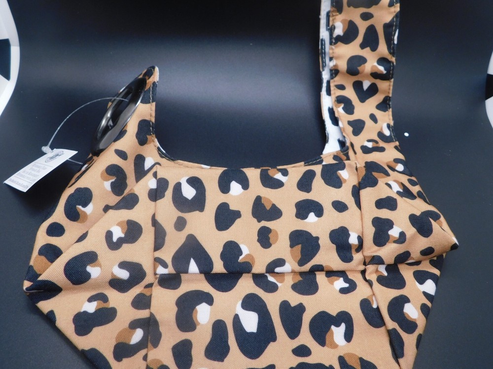 Leopard Reversible yarn storage by loops & thread