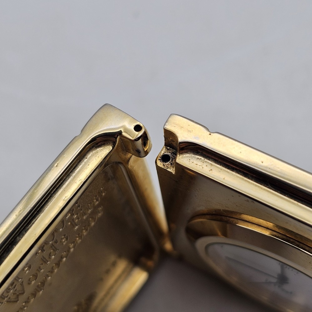 Intel 4004 CPU Clock 25th Anniversary of World's First Processor - Missing Hinge