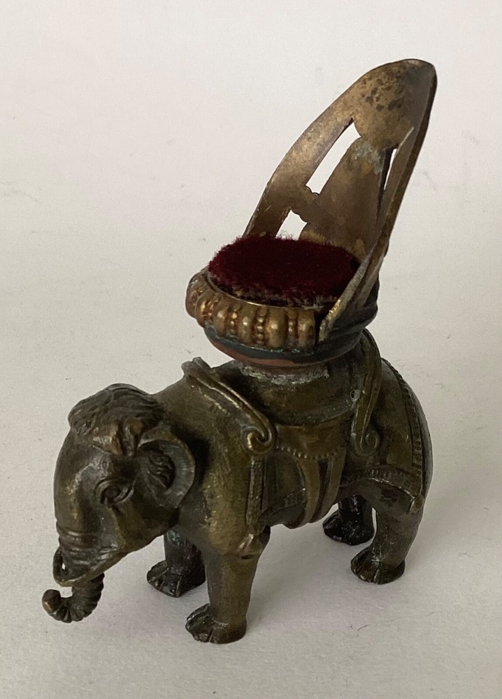 ANTIQUE BRONZE ELEPHANT WITH A HOWDAH !