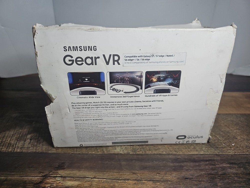 Samsung Gear VR Headset with Oculus
