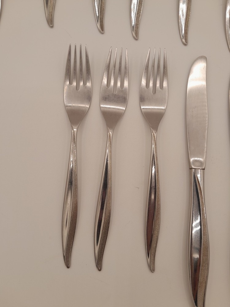 ONEIDACRAFT DELUXE TEXTURA 17 Pc STAINLESS FLATWARE GLOSSY & TEXTURED HANDLE